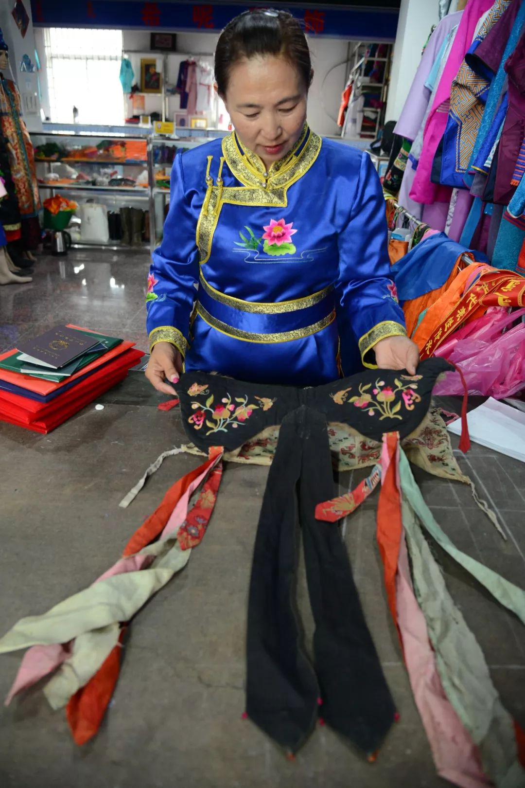 人物巴林蒙古服饰传承人