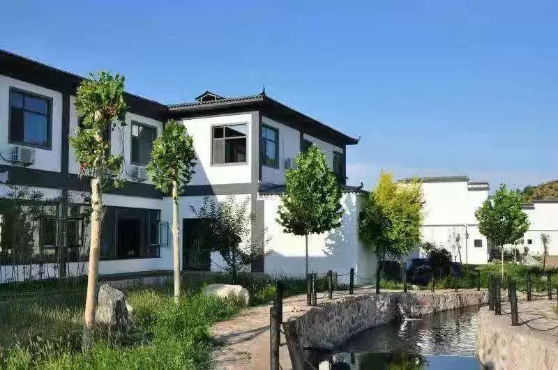 左坡渔村为一体的旅游休闲度假区是个集旅游观光,餐饮住宿等在邢台县