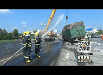 直击惨烈车祸现场大货车与电动车相撞一人不幸身亡
