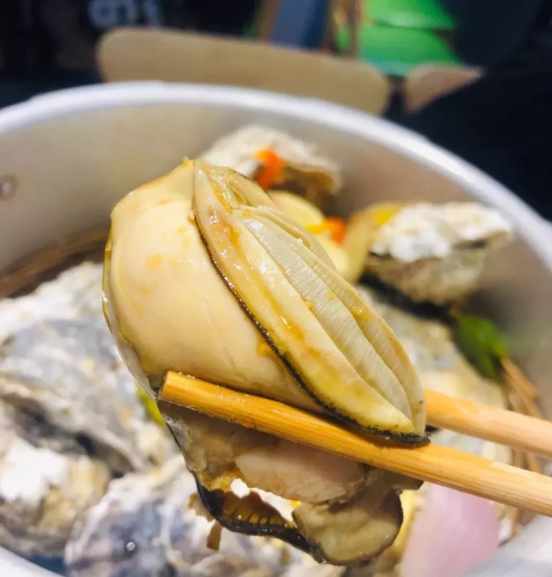 陈纪蚝宅人均25元就能打卡风靡抖音的网红高压锅生蚝到店另点百香果茶
