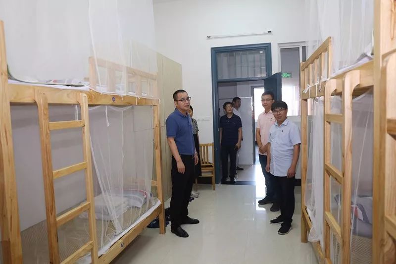 老师您辛苦了开发区高桥街道开展教师节慰问活动