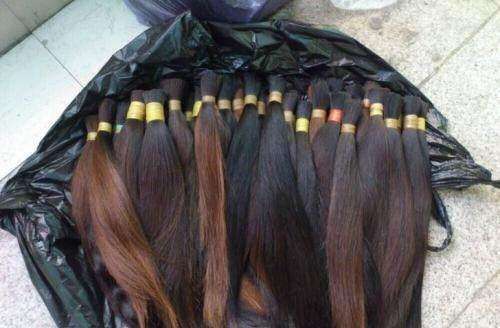 农村收购女子头发的小贩,收这头发用来干什么?看完终于明白了!