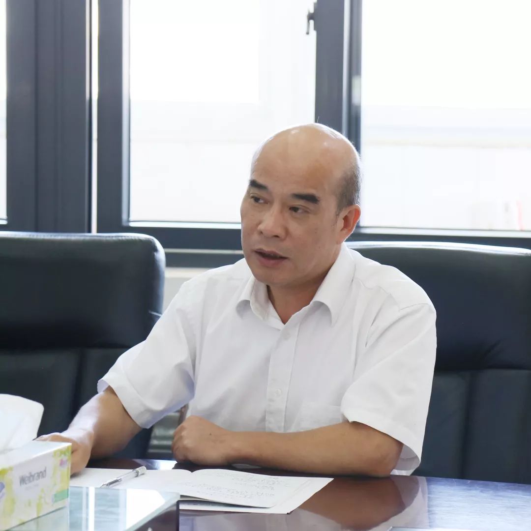 李荣标副校长发表讲话,他从三方面对校园安全工作进行指示:一,安全