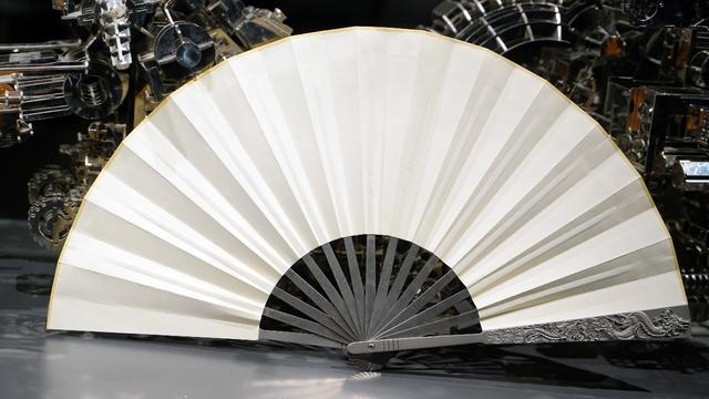 小女子的仗剑天涯梦edc斐戈钛合金龙凤雕刻折扇