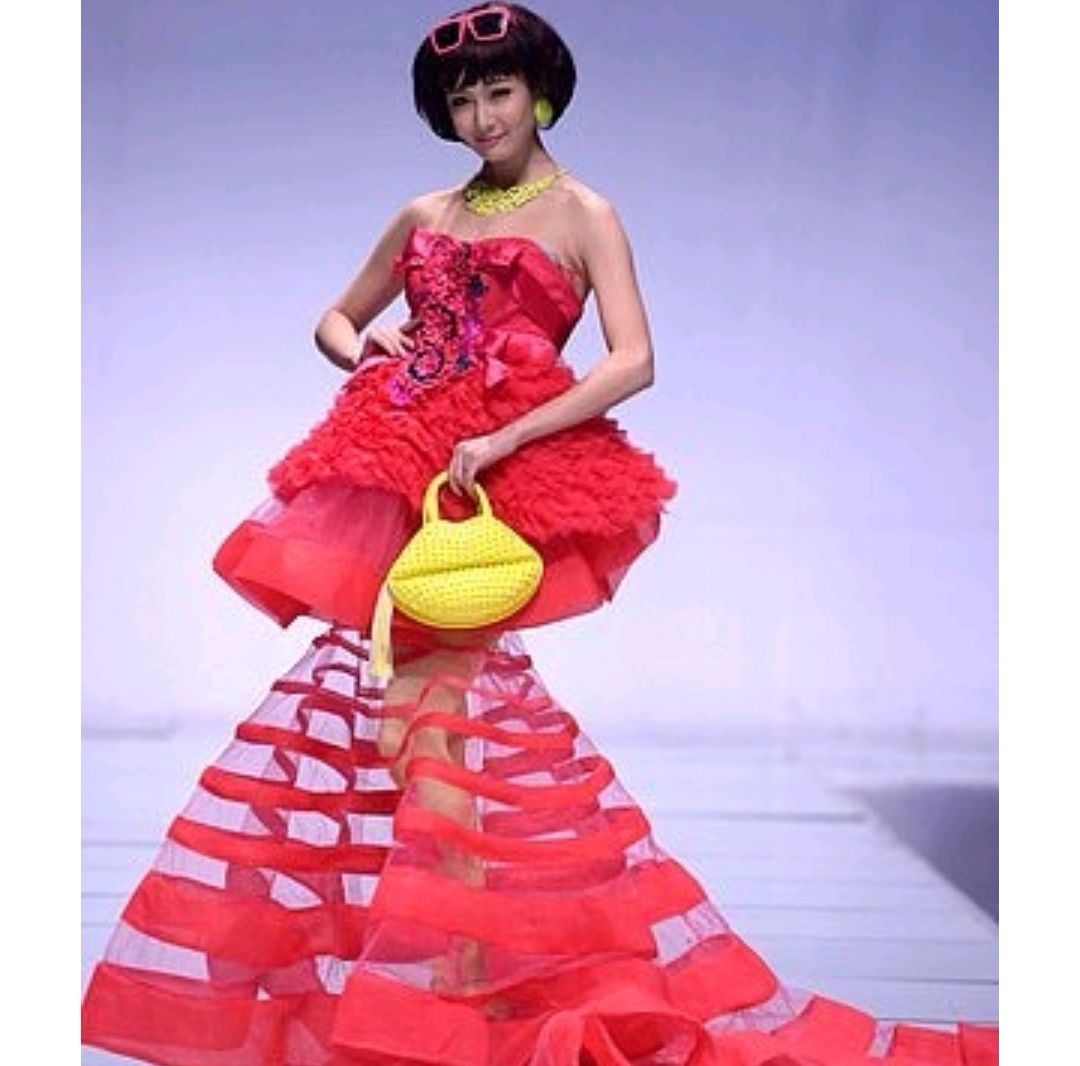 中国军人登上澳媒头条:曾是内衣模特,如今是最美女兵!