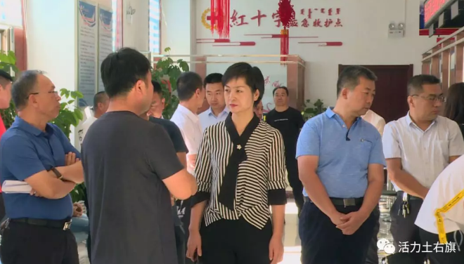 冯桂莎调研旗政务服务中心工作