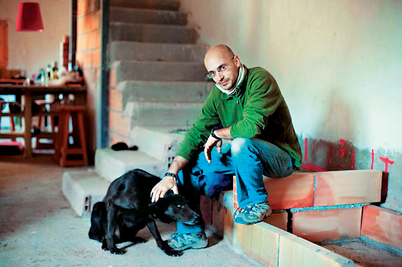 直击世界上最倒霉的十个人有人一生都遭雷劈死后坟墓也逃不过