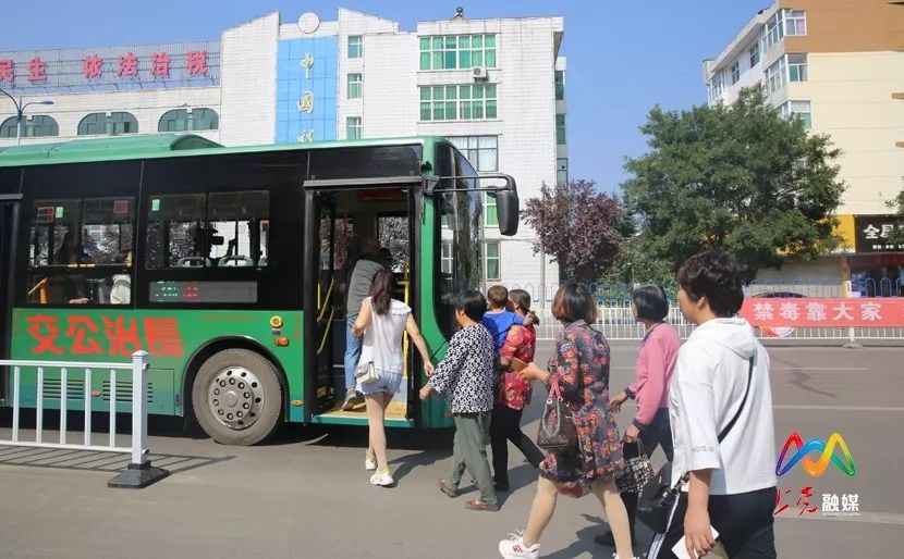 公交車上發生的這幕讓人震驚!長治一男司機被.