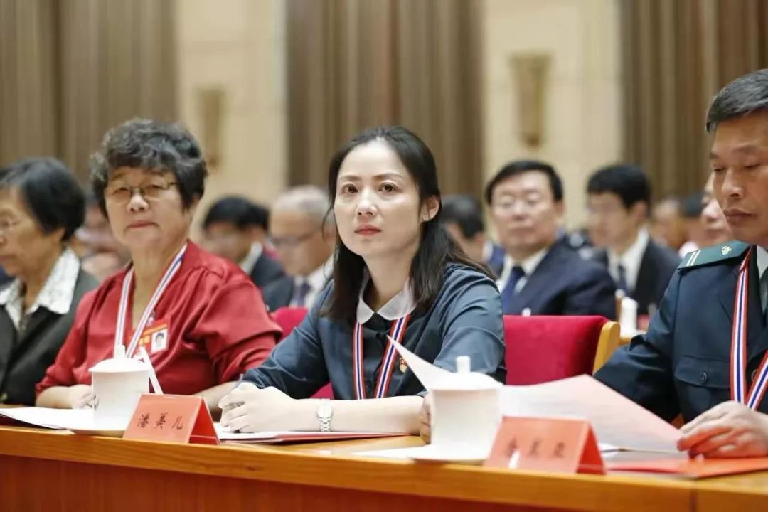 我县潘美儿荣获第七届全国道德模范!