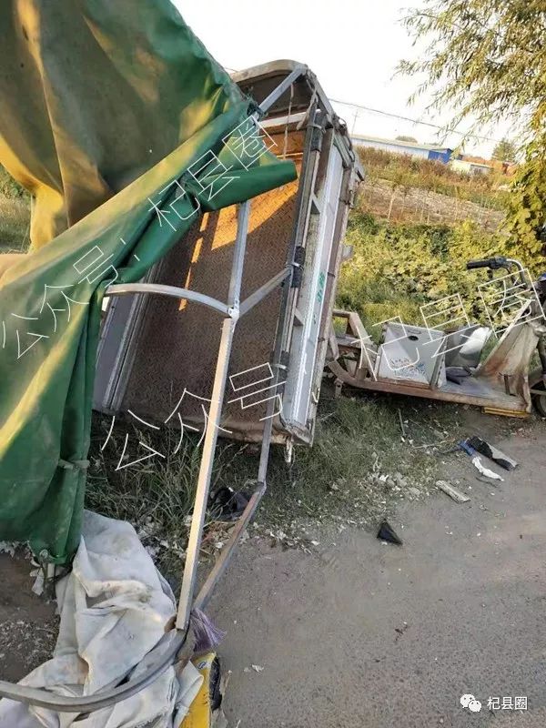 开杞公路杞县大蒜交易市场西发生一起车祸小孩受伤严重