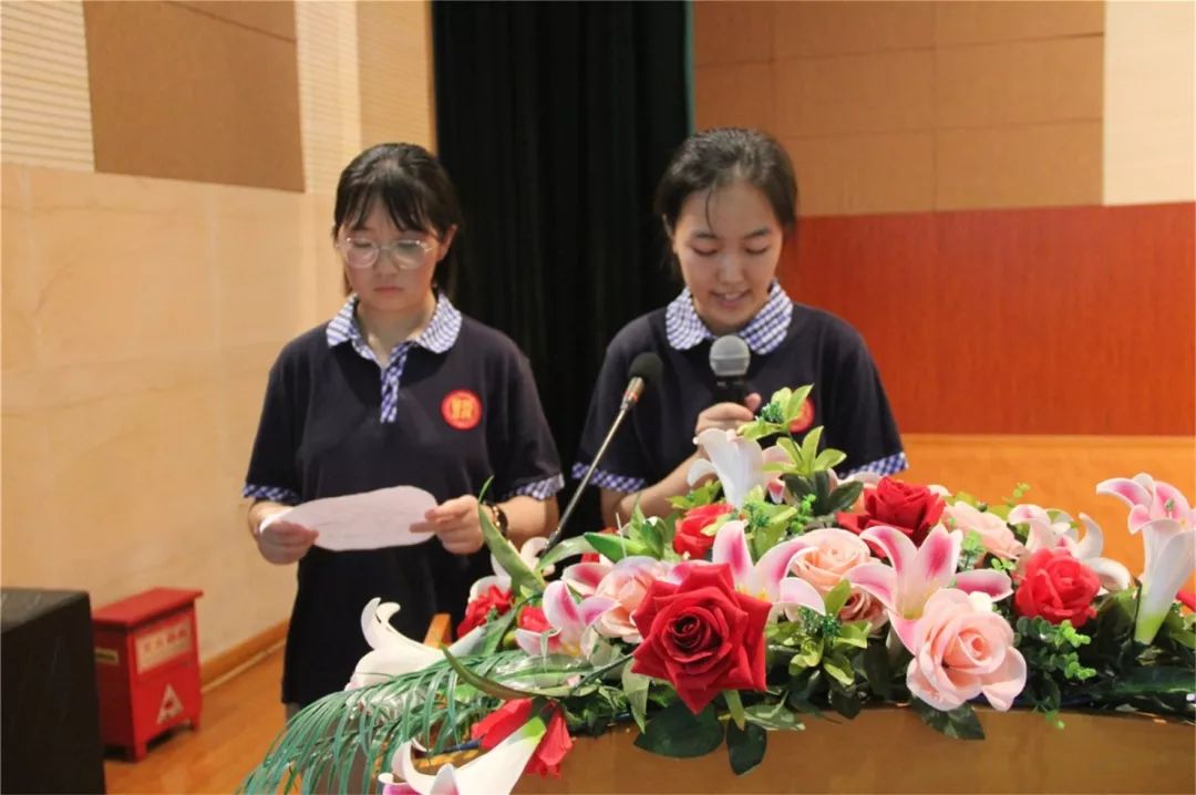 国际部学生参加梁丰高中20192020学年第一学期开学典礼并作领导力社团