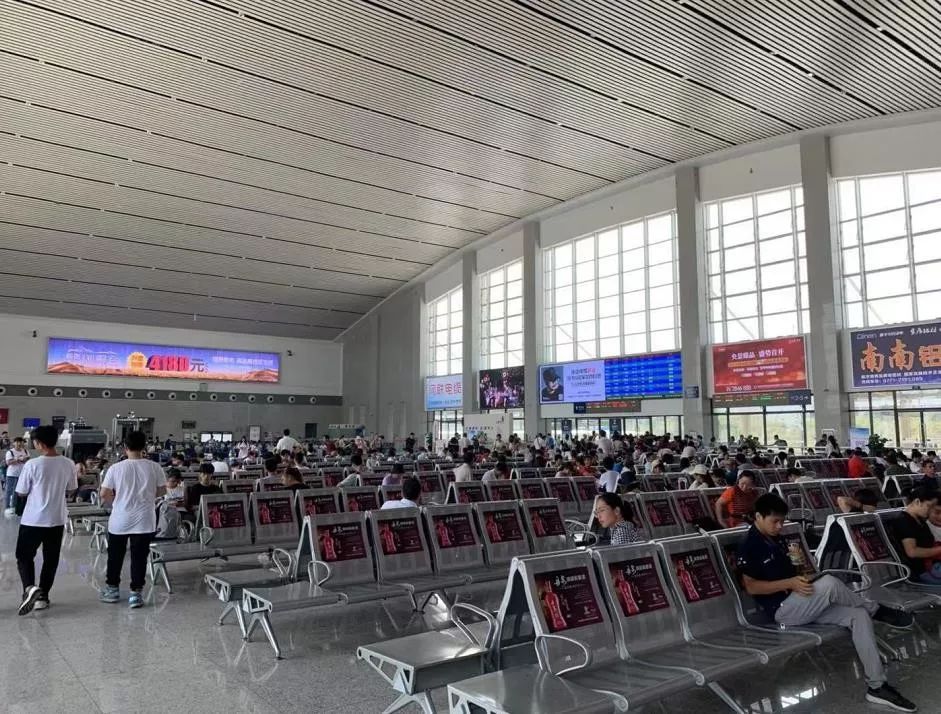 为方便团体旅客出行,梧州车务段在梧州南站,贺州站,藤县站,钟山西站等