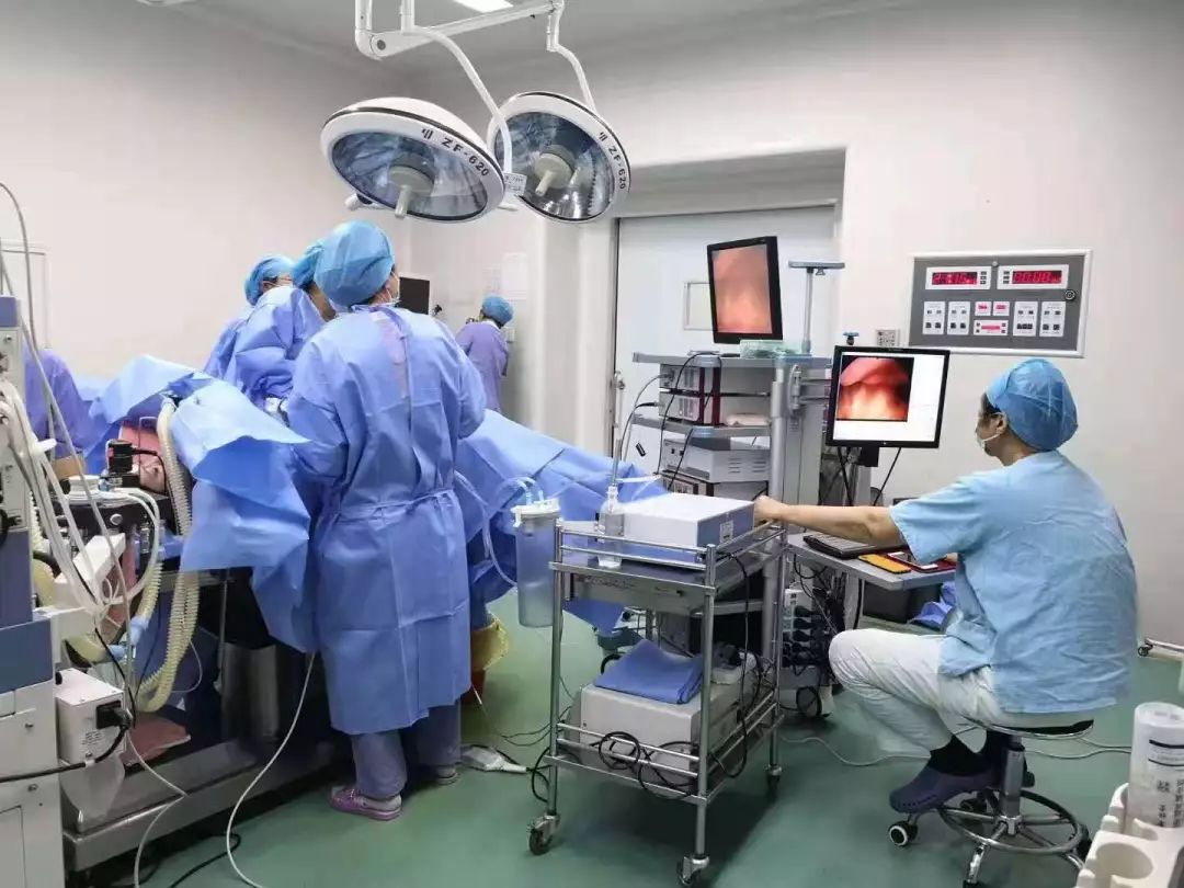 33岁女子腹部巨痛,以为肠胃问题?结果竟是宫外孕!_手术