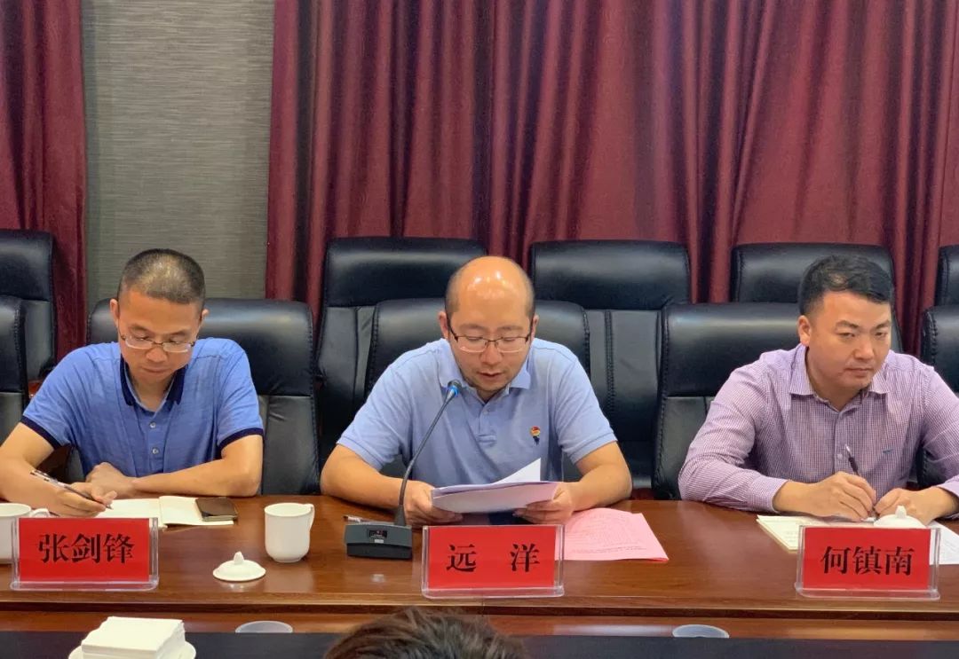 会议第二项,漳州团市委书记远洋和中卫团市委书记白杨签订了漳州团
