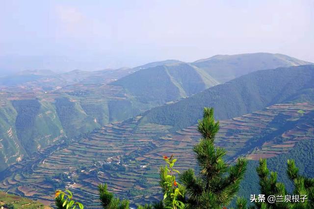 初秋傍晚的兰州大尖山