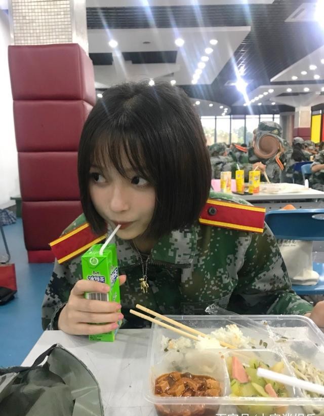 明日之子兰西雅王涵返校本以为她也会去读书没想到却签约哇唧