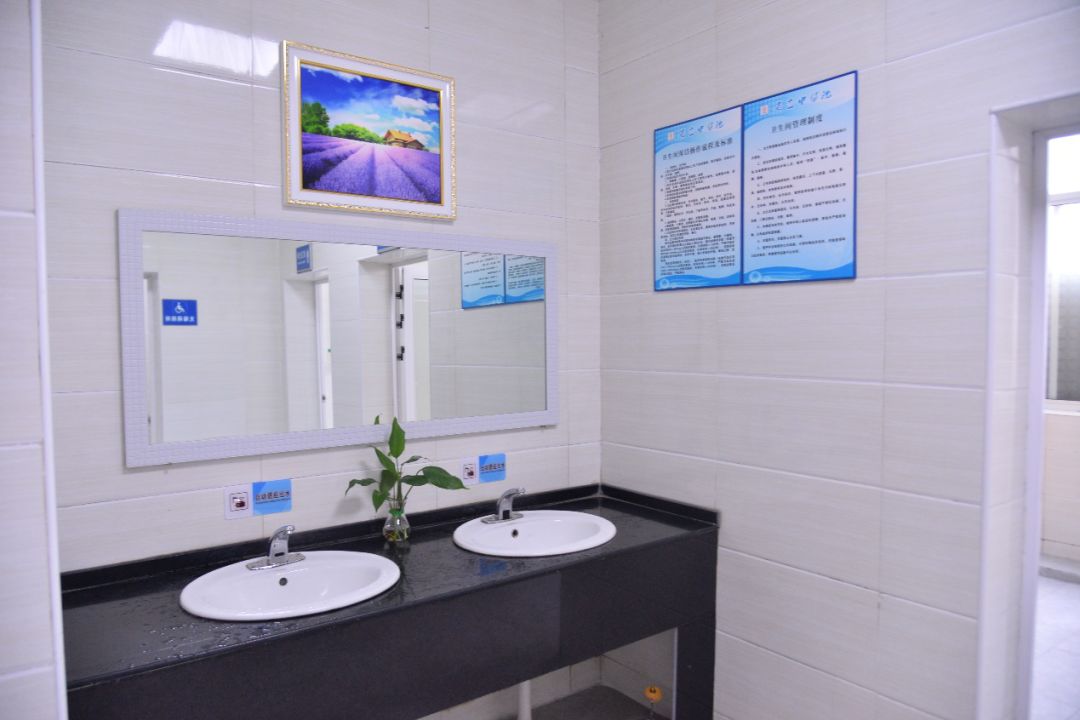 "小厕所 大关爱" ——省直中医院开展厕所整洁专项行动