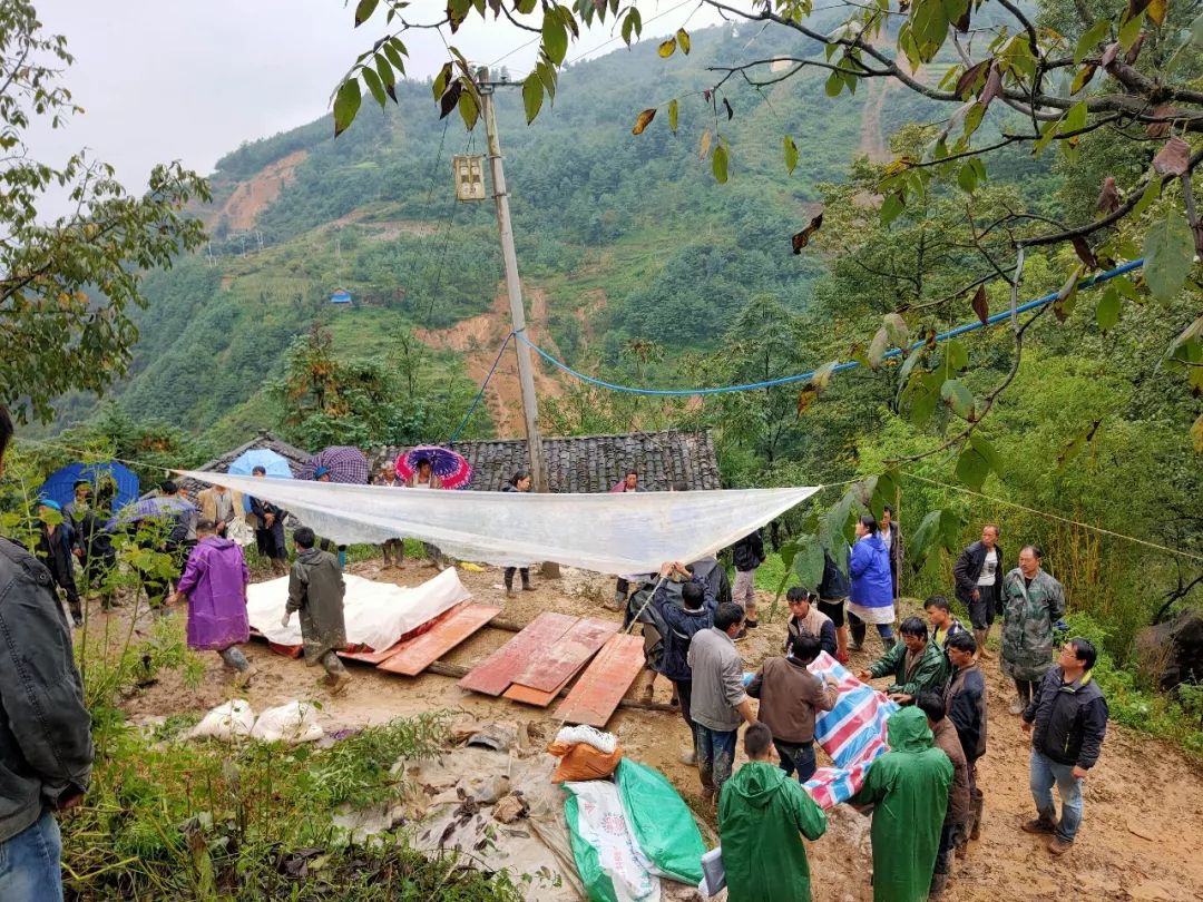 记者直击巧家小河马鞍村山体滑坡灾害现场9人遇难丨附音视频