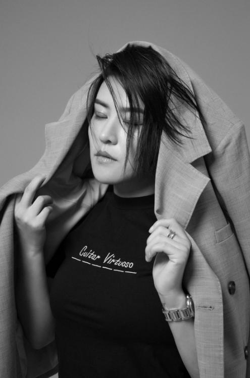 歌手潘倩倩坚持音乐梦想用心发声传递正能量