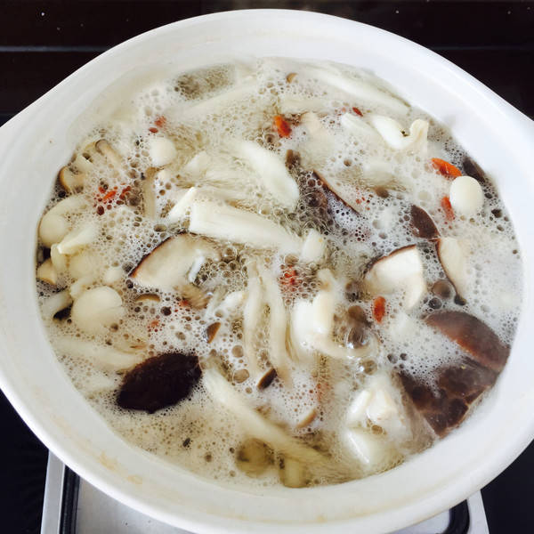 秋季干燥需要汤水来滋润而你却只会冰糖雪梨下面几种汤可别错过