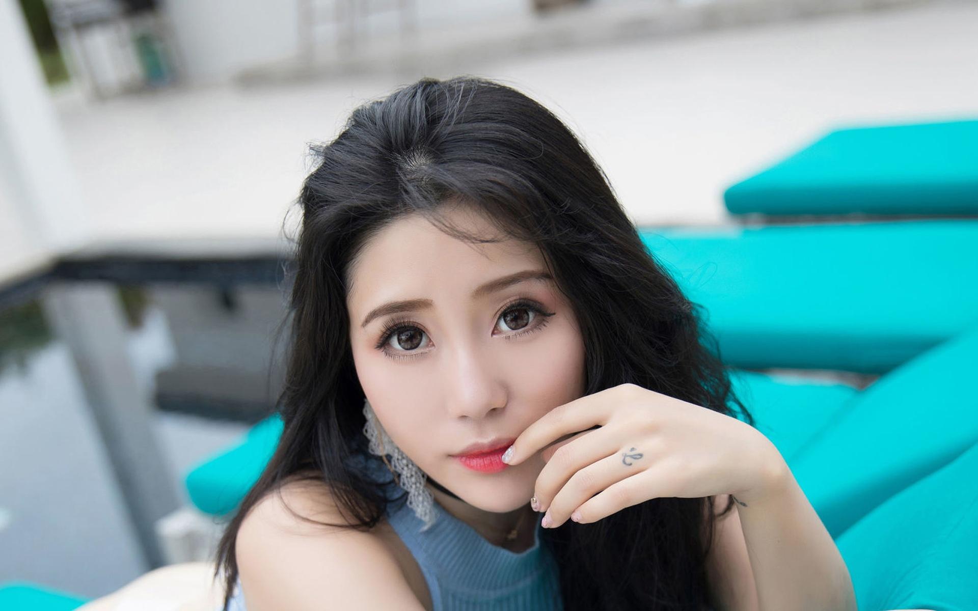 从闺蜜身上,还是看到了不少水瓶座女生的共同点,所以本文就从女生的