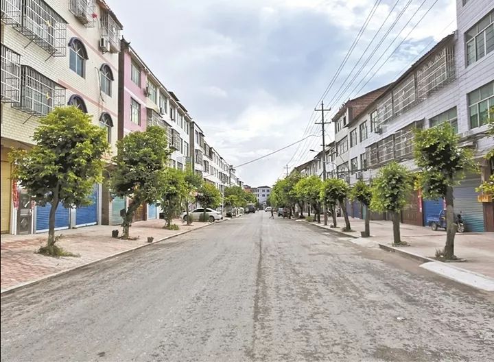 张家镇场镇大竹县张家镇,西临广安市邻水县,东接重庆市垫江县,临河