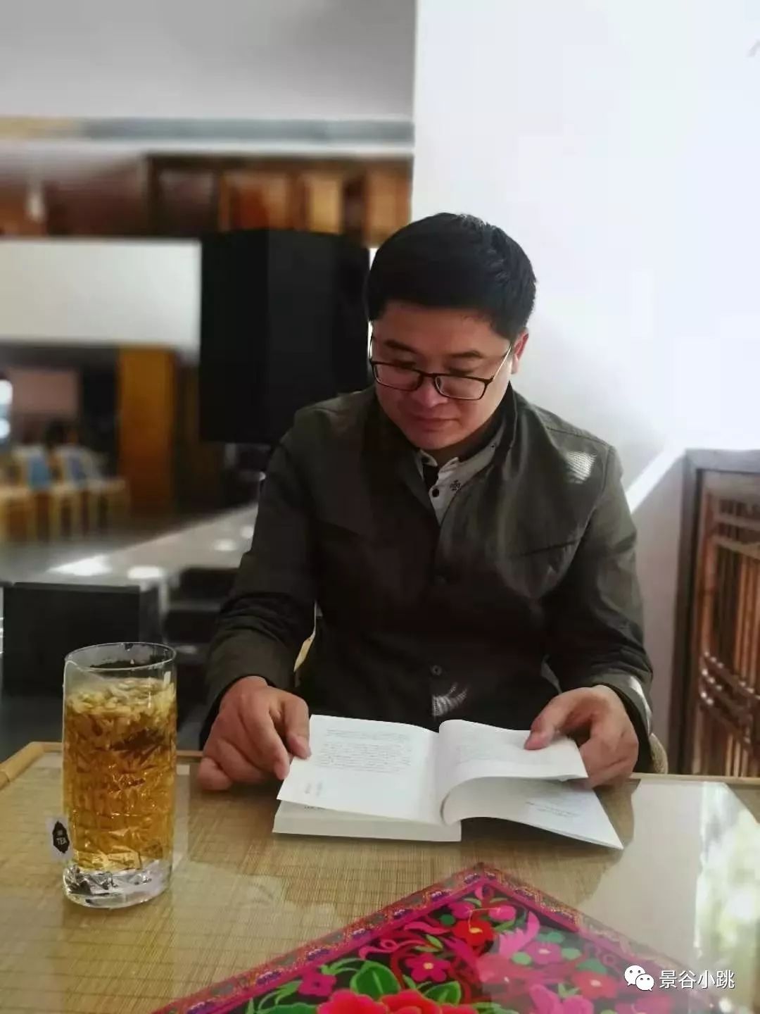 张新立海枯石不烂聆听化石短评