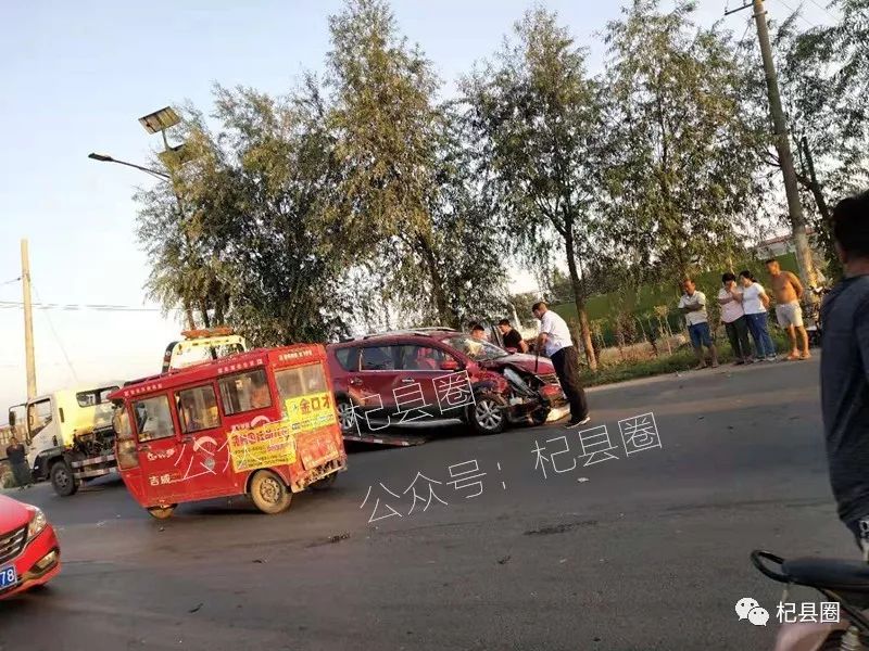 开杞公路杞县大蒜交易市场西边发生一起车祸