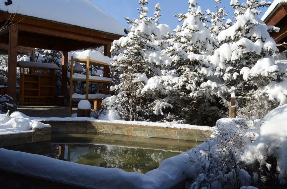 汉拿山温泉,度假区唯一一家温泉度假主题会所,设有:温泉沐浴,雪乡酒楼