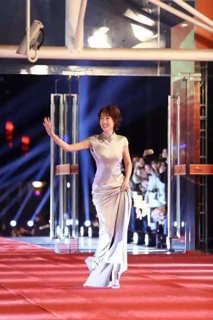 刘敏涛早就该火了,演技一流还不装嫩,穿旗袍美成画!