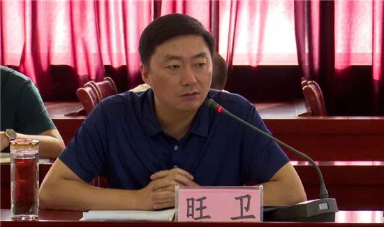 县纪委书记旺卫到龙溪镇召开脱贫攻坚工作调度会