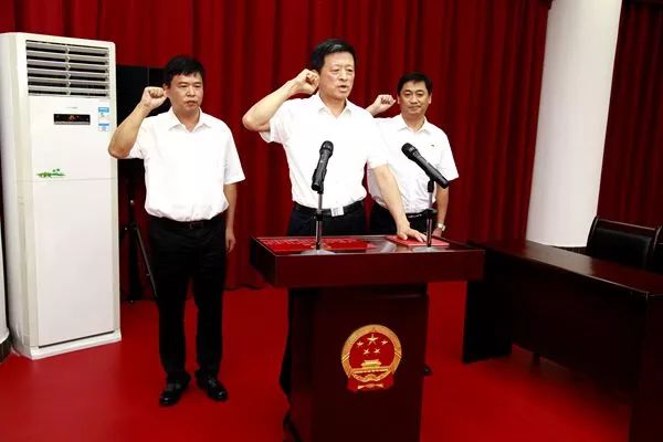 伍春宏和张正竹获任黄山副市长孔晓宏李高峰工作变动辞职获准