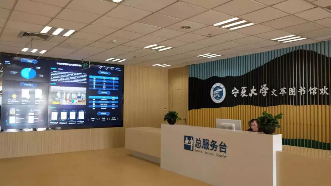 只是因为在军训的队伍中多看了图书馆一眼