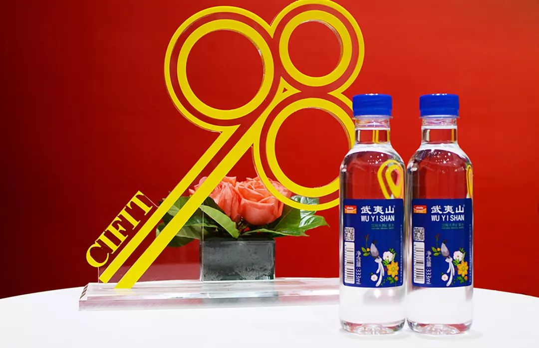 昆仑好客旗下首个自有品牌商品"武夷山"饮用天然矿泉水作为毫无保留地