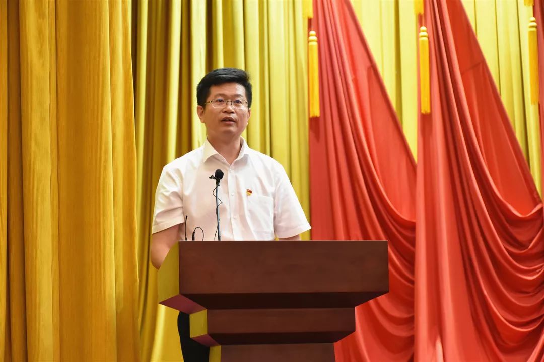 区教育局党委书记,局长项海刚近年来,区财政局始终将教育放在优先发展