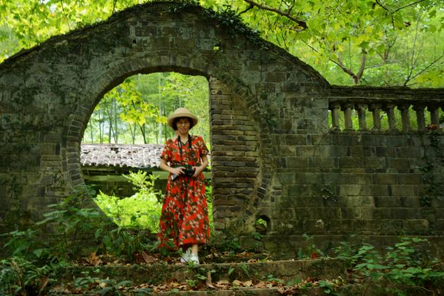 寻找深山藏宝图养蜂老人独守林区甜蜜的背后是孤独