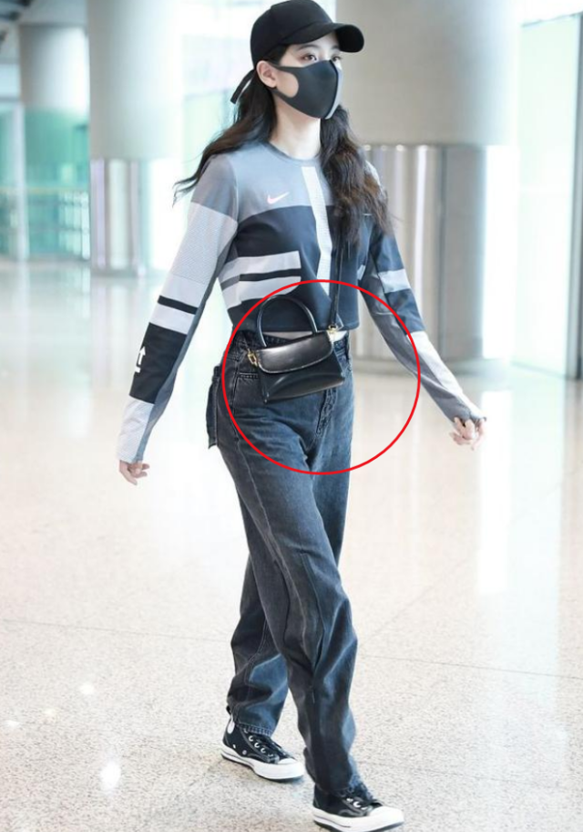 欧阳娜娜真胖了难得穿露脐装现身这腰比普通人的还普通