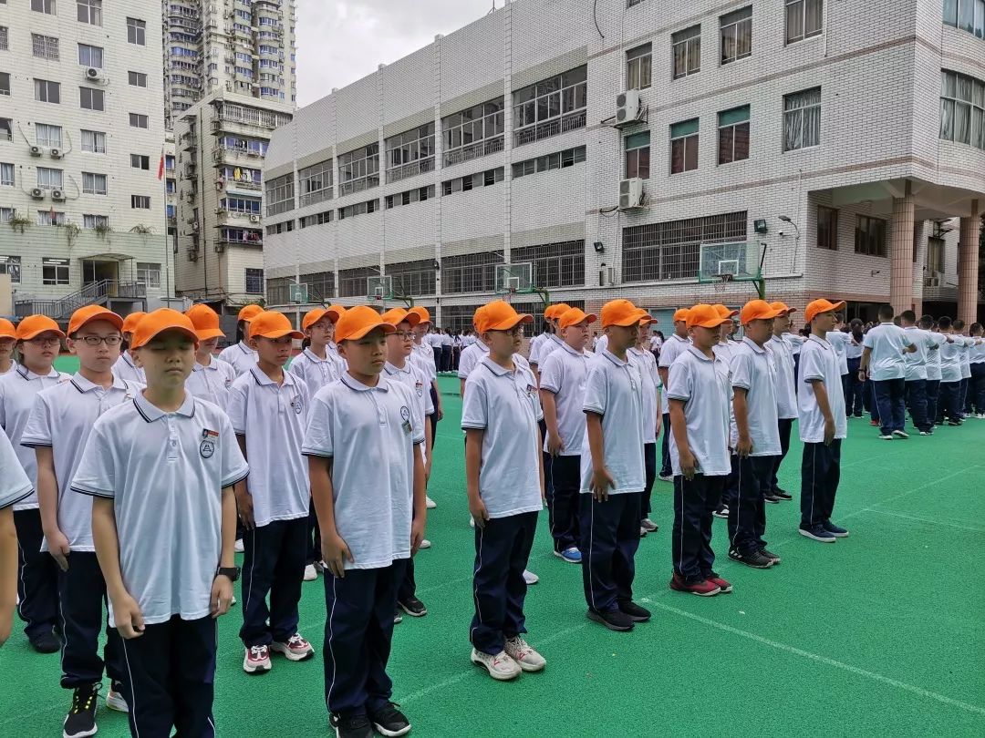 汗水作墨共筑军魂温州第八中学2019级新生列队训练