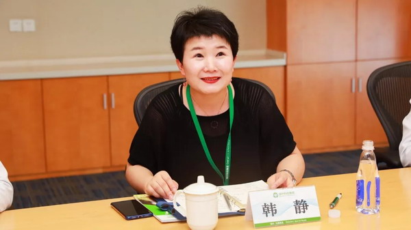 在智能制造中心,高级副总裁韩静向调研团详细介绍了各职能中心的基本