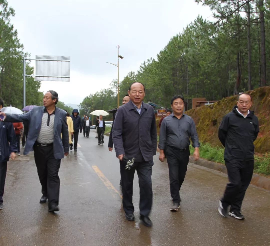 【本地新闻】省人大外侨委主任委员朱新华一行到盐源县开展《四川省