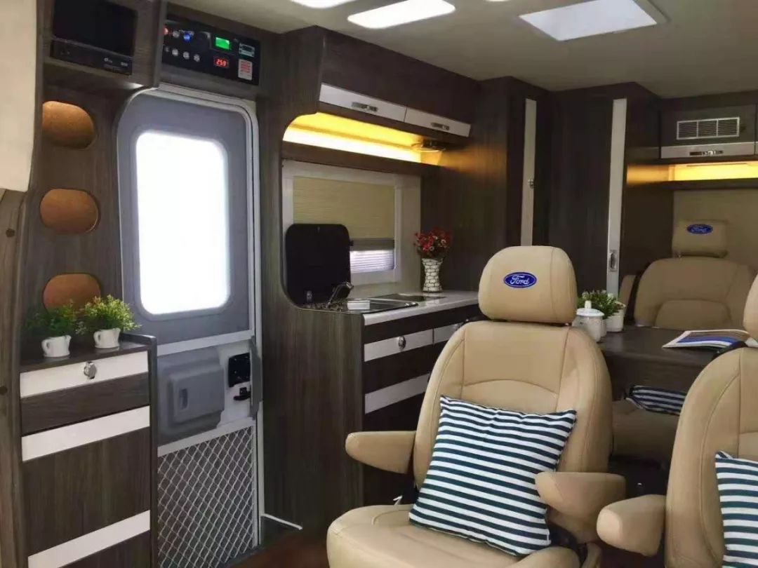 看看明星的房车都什么样?一个比一个豪!