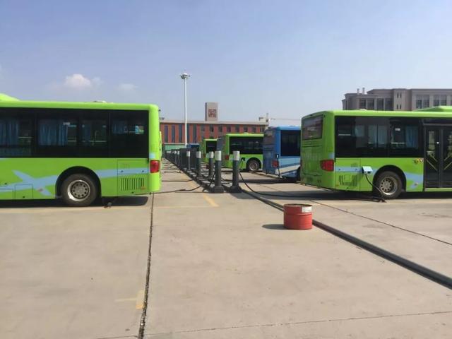 车轮滚滚中的公交蝶变