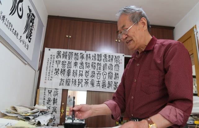81岁老汉自创"龙篆文",胜过书协太多专家,这次真不是胡闹_书法