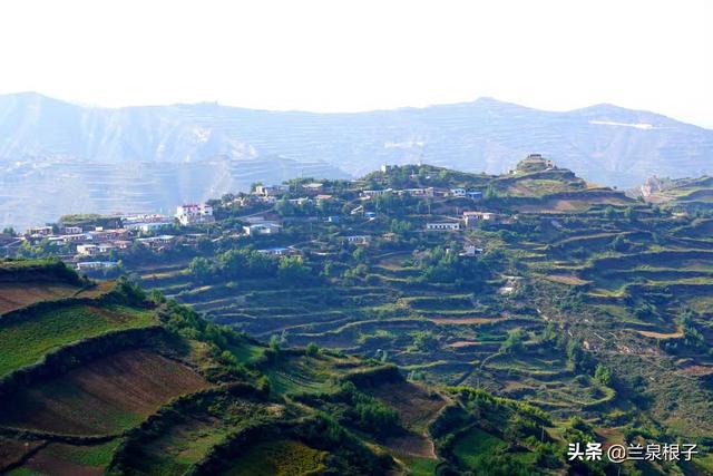 初秋傍晚的兰州大尖山