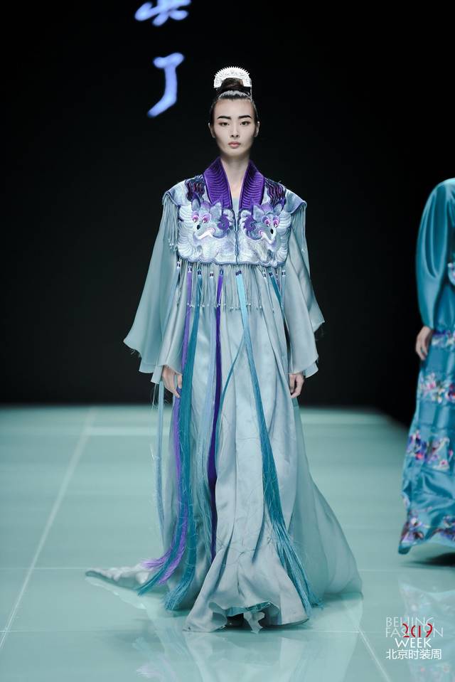 刺绣,盘扣,流苏,北京时装周上的唯美"中国风"