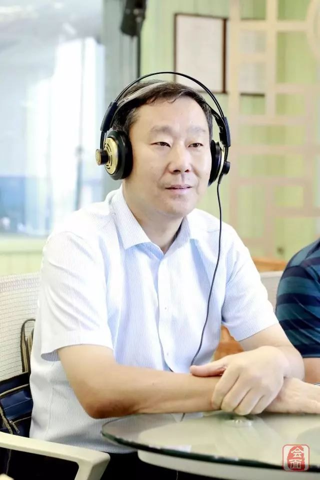 今天早间,金水区副区长闵武杰带领相关负责同志做客《路长热线》