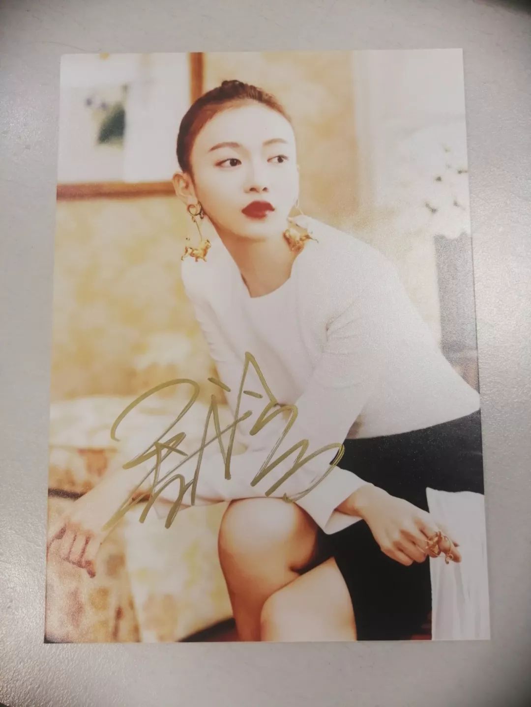 67小奇喊你收礼物 | 吴谨言签名照限时抢!