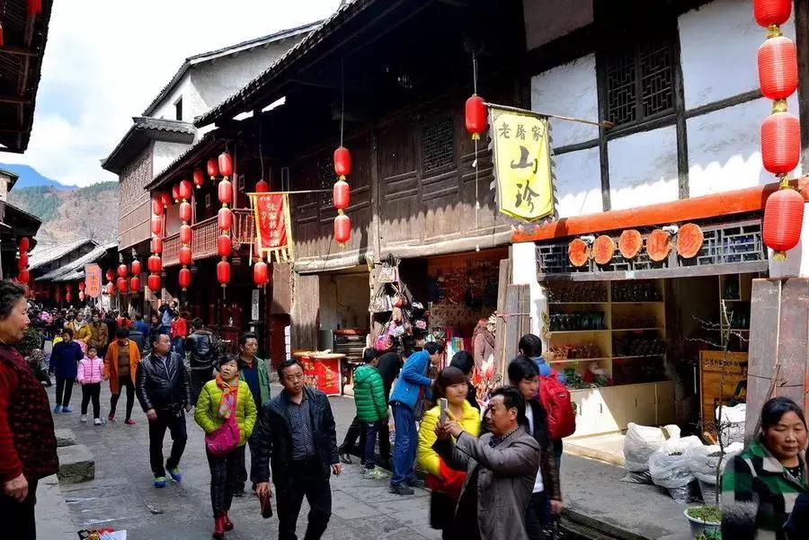 登临石门栈道时石门栈道风景区位于汉中市汉台区,勉县,留坝三县(区)