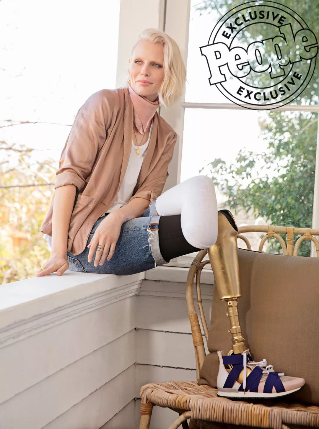 lauren wasser最终接受了双腿截肢,从此结束了模特生涯.