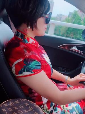 我妈今天穿的好喜庆祝刷到视频的叔叔阿姨们红红火火!